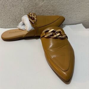 Easy smile Womens size 7.5  mules with chain